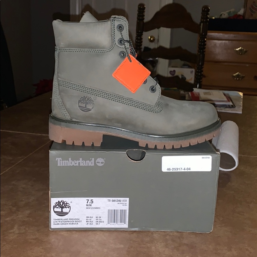 Size 7.5 Men’s Dark Green timberlands